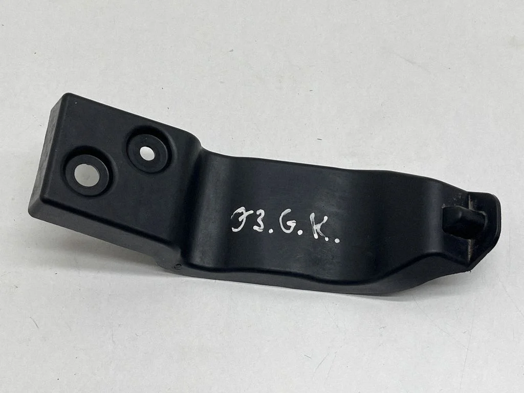 Aizmugurējā bufera turētājs 83A807329