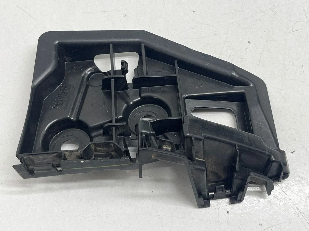 Rear bumper mounting bracket 5NN807393A