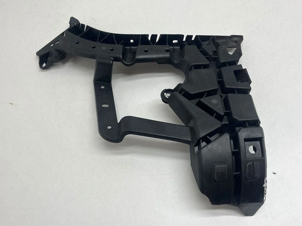 Rear bumper mounting bracket 31455675