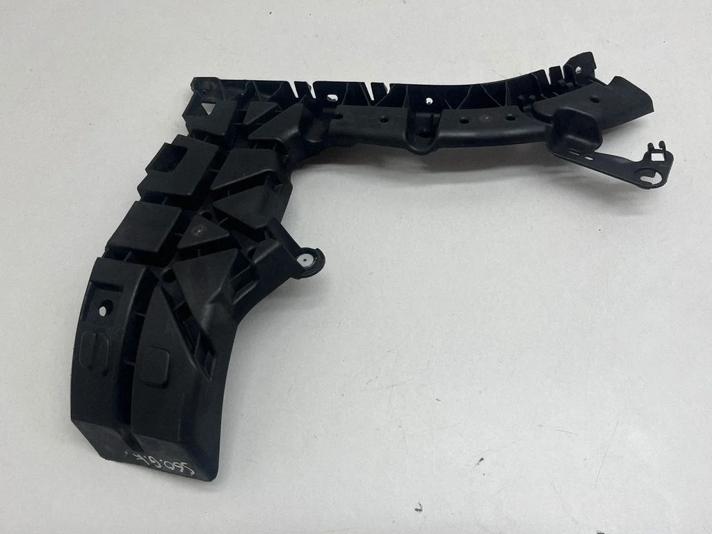 Rear bumper mounting bracket 31455674