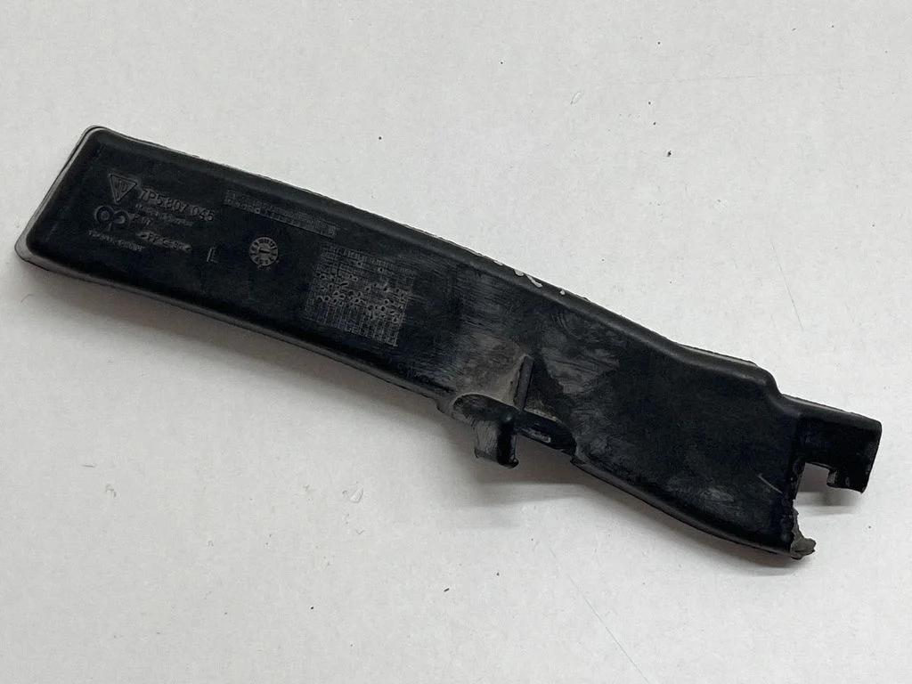 Aizmugurējā bufera turētājs 7P5807045