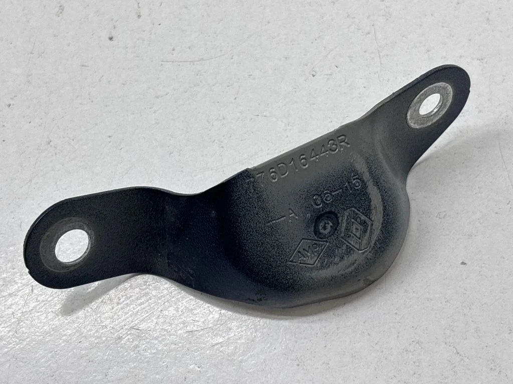 Rear bumper mounting bracket 776D16443R