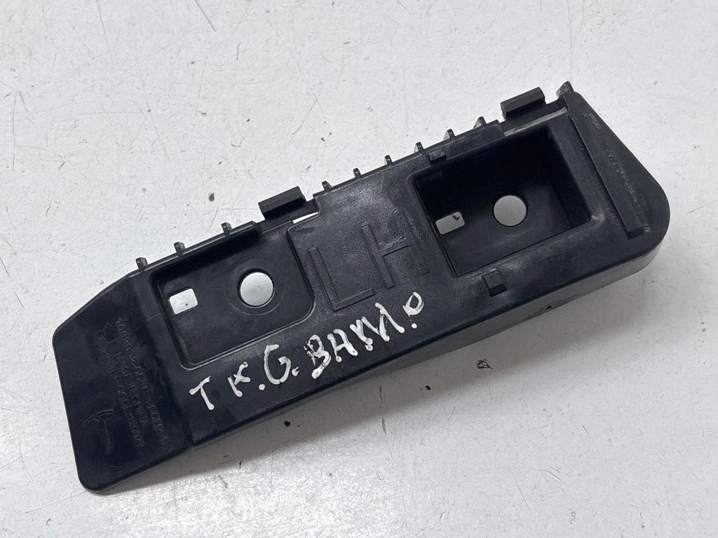 Rear bumper mounting bracket 108399200B