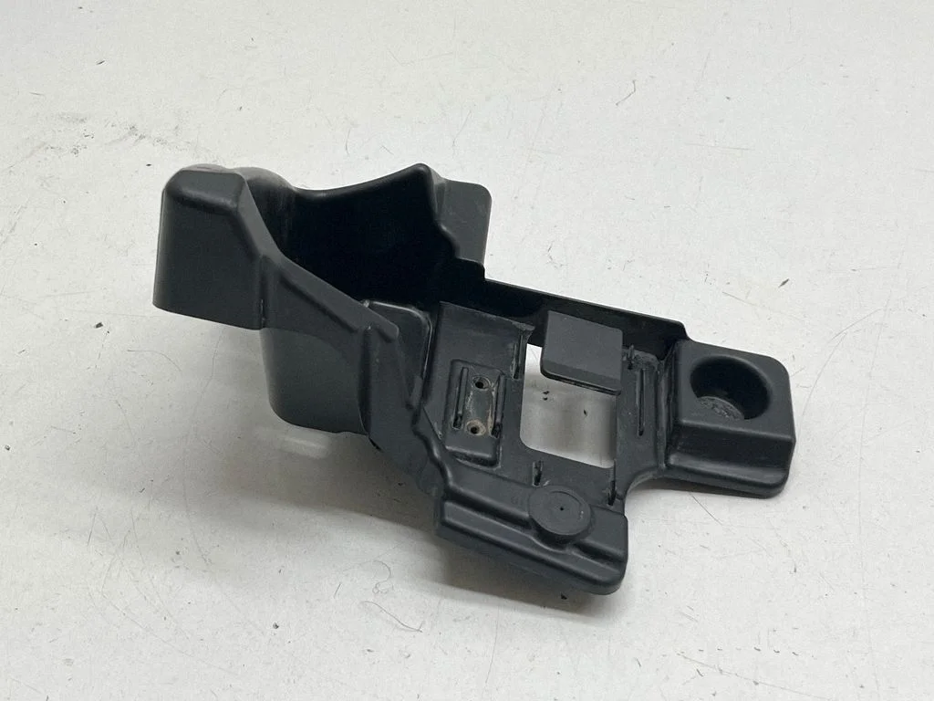 Rear bumper mounting bracket T0000180625