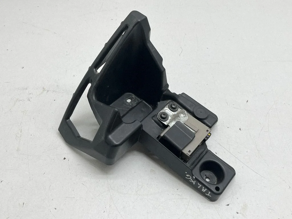 Rear bumper mounting bracket T0000180625