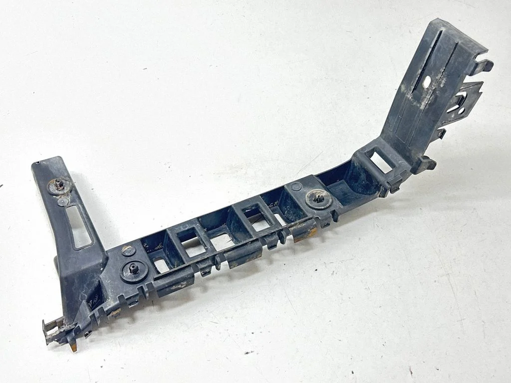 Rear bumper mounting bracket 7E0807393A