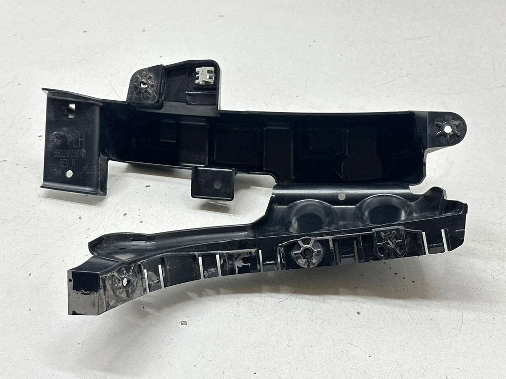 Rear bumper mounting bracket 68229239AD