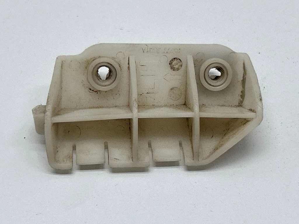 Aizmugurējā bufera turētājs 85227JD01A