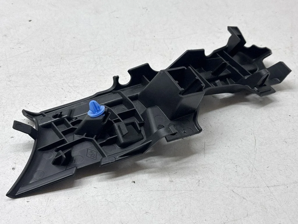Rear bumper mounting bracket 738200013R