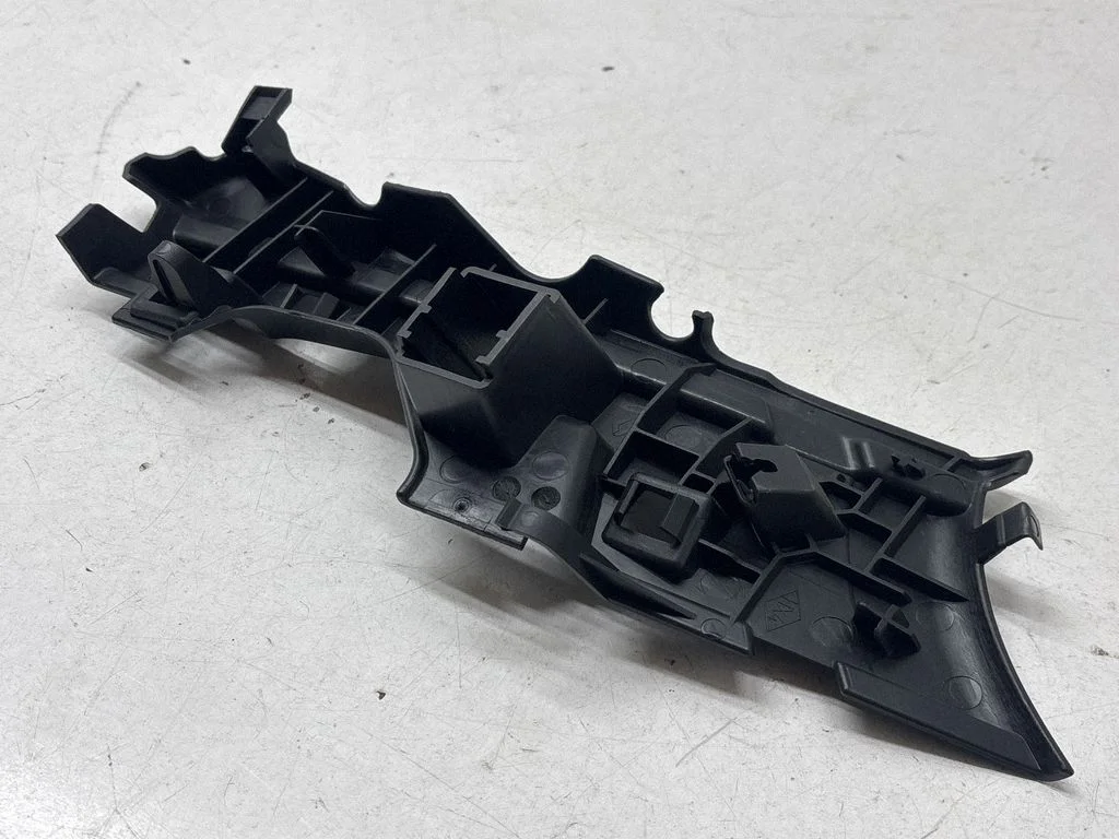 Rear bumper mounting bracket 738210010R