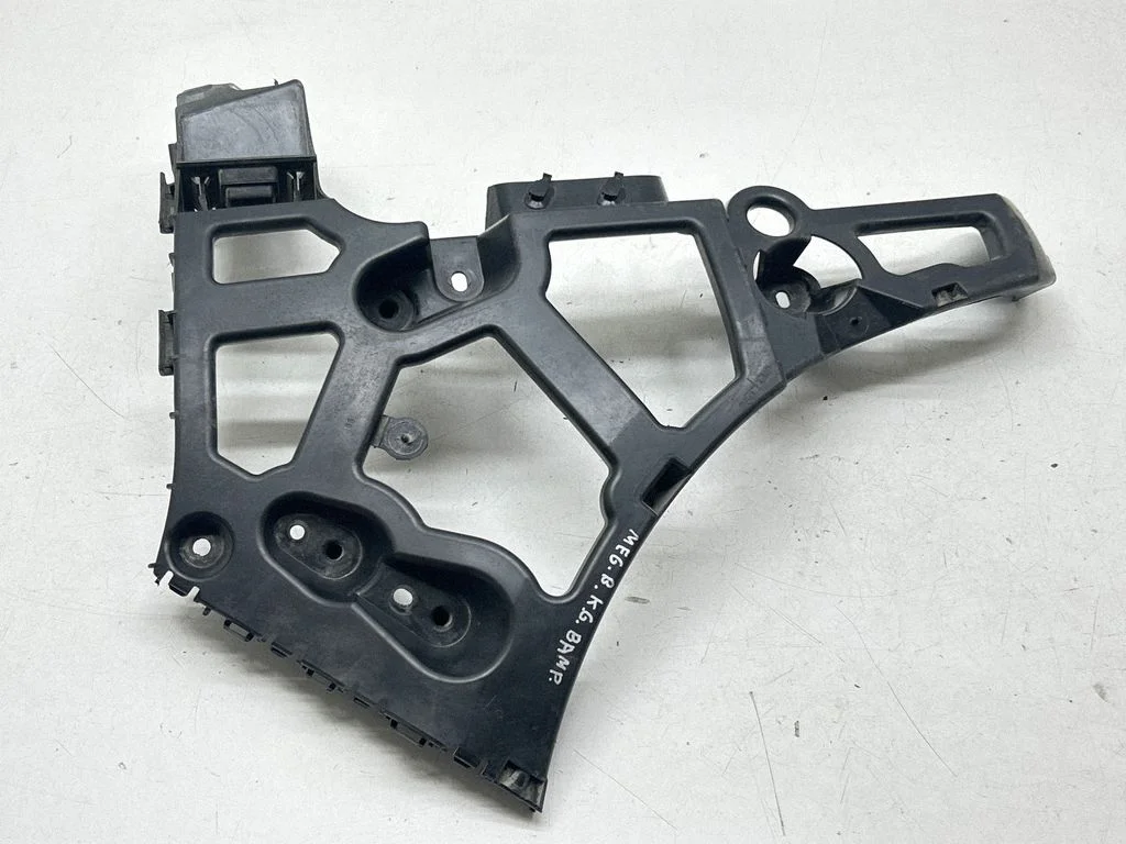 Rear bumper mounting bracket 850450006R