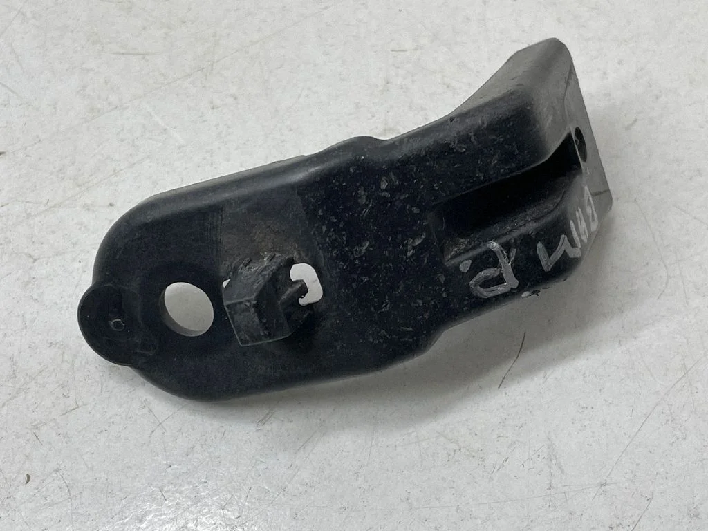 Rear bumper mounting bracket 9817564380