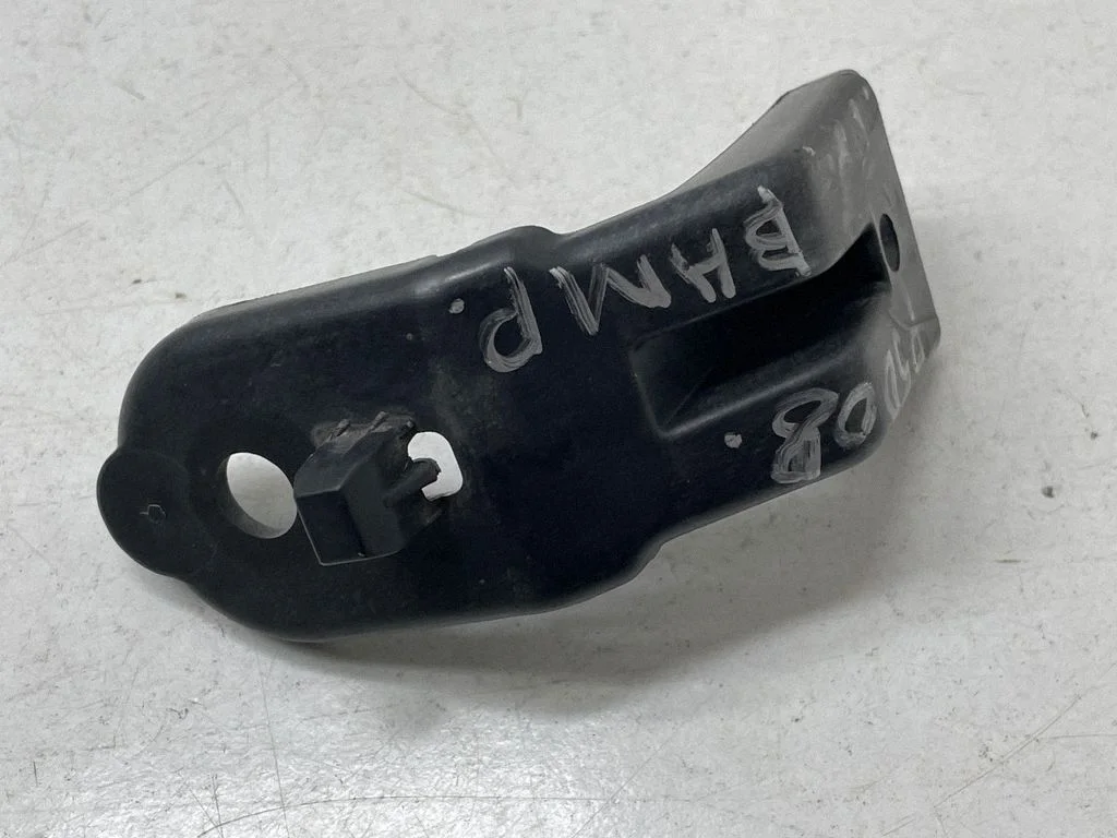 Rear bumper mounting bracket 9817564380
