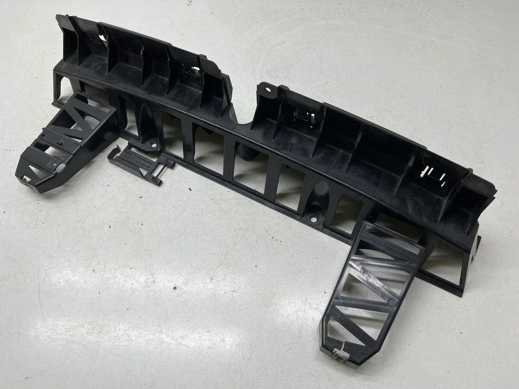 Rear bumper mounting bracket 7158444
