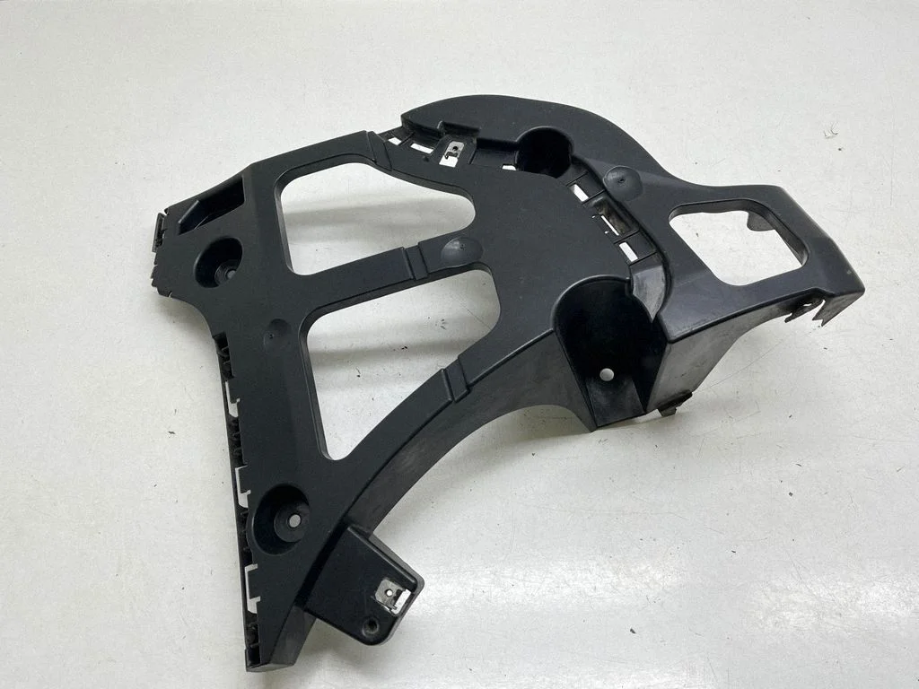 Rear bumper mounting bracket 7158445