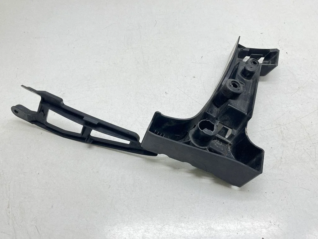 Rear bumper mounting bracket 7158441