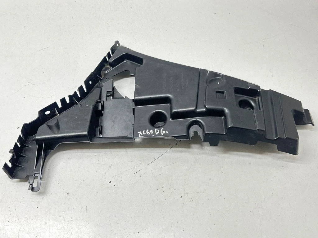 Rear bumper mounting bracket 31425226