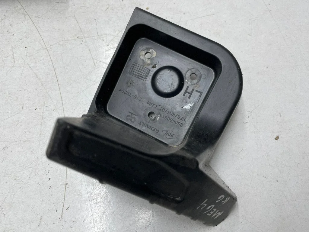 Rear bumper mounting bracket 850450815R