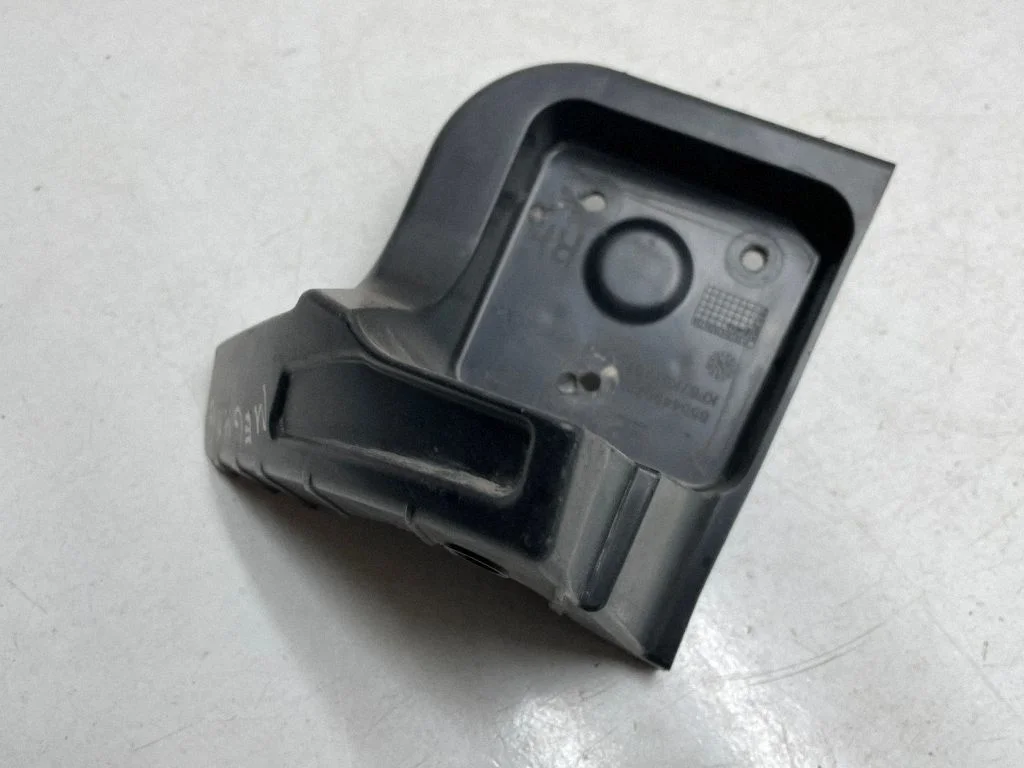 Rear bumper mounting bracket 850449078R