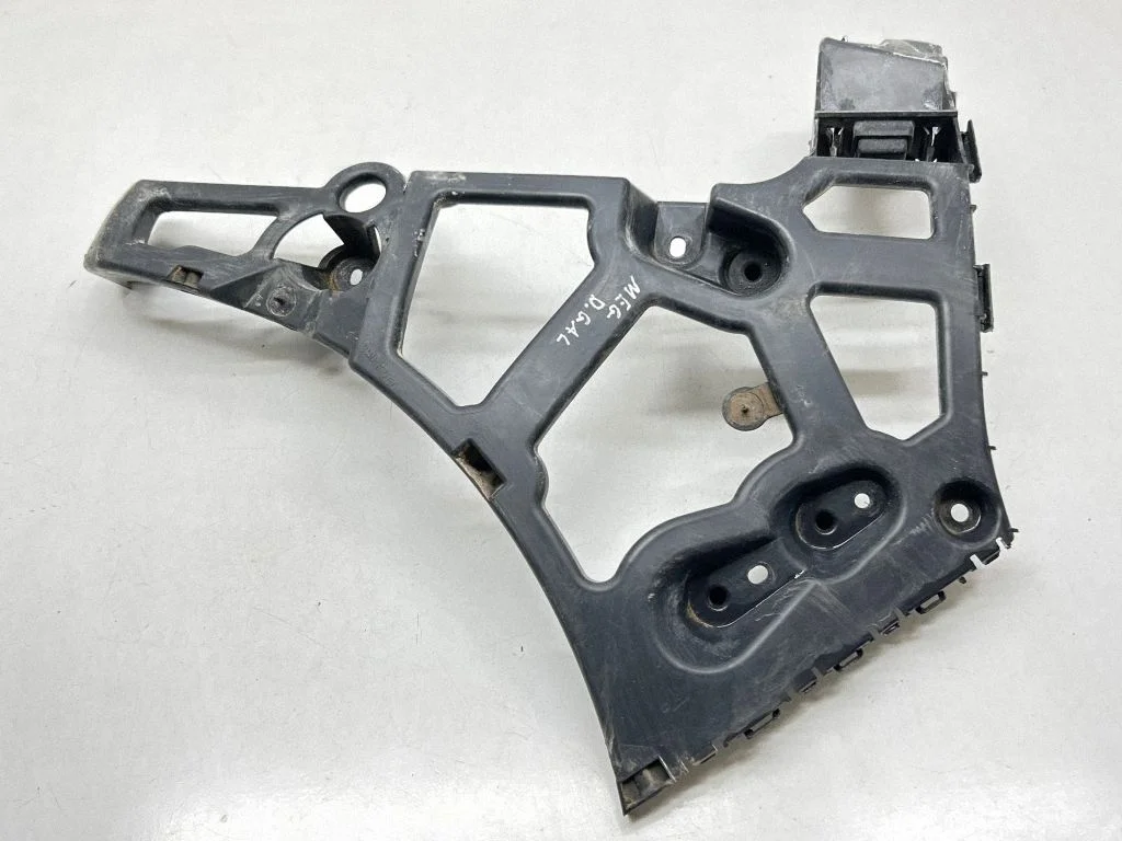 Tagumise kaitseraua kinnitusklamber – Renault Megane III (2009-2016)