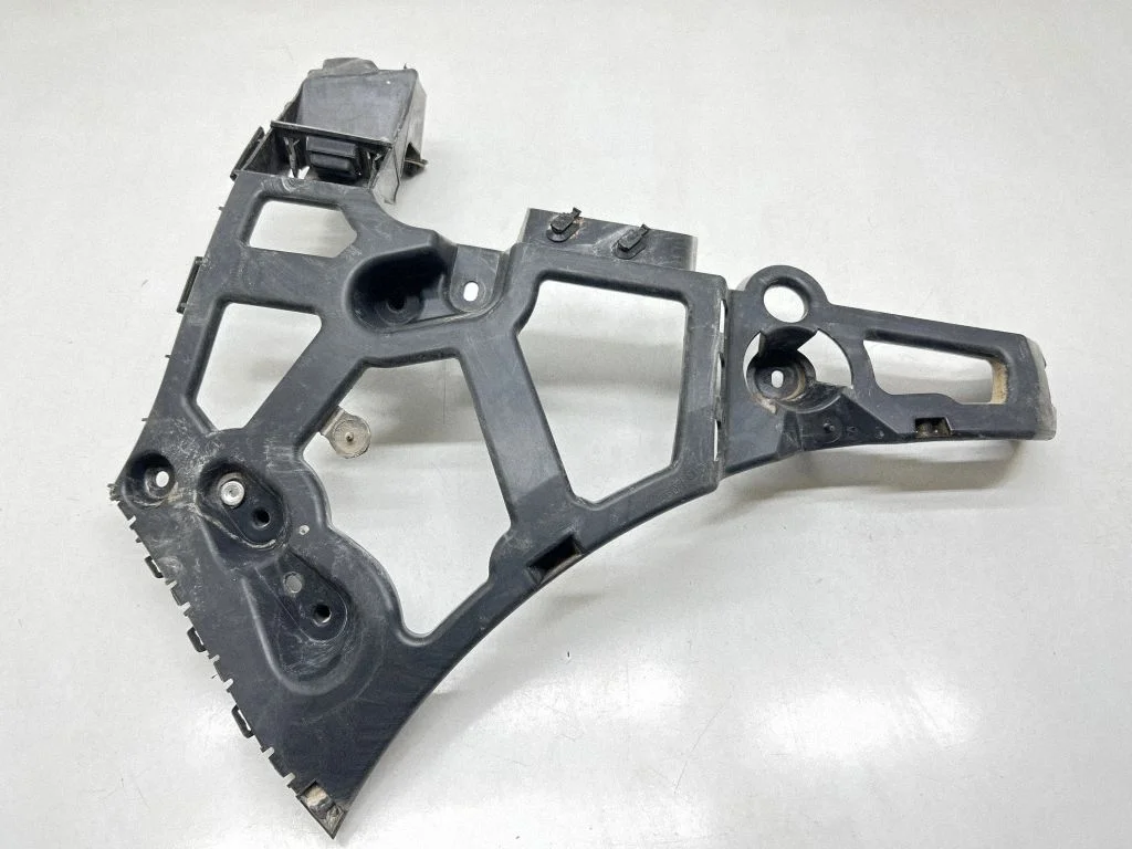 Aizmugurējā bufera turētājs – Renault Megane III (2009-2016)