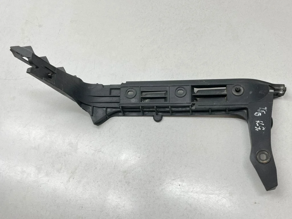 Rear bumper mounting bracket 7H0807393C