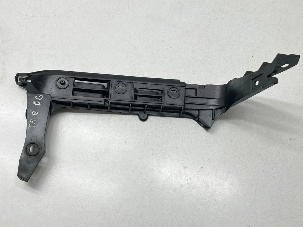 Rear bumper mounting bracket 7H0807394C