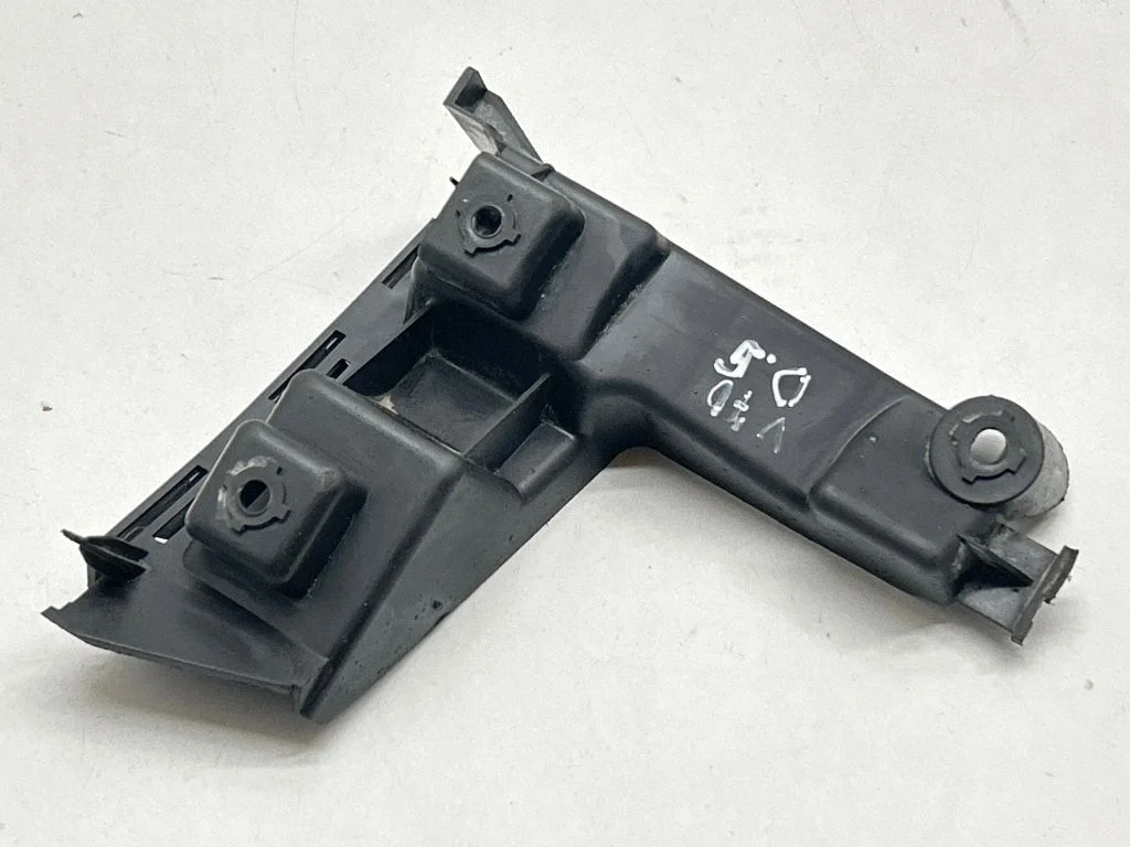 Rear bumper mounting bracket 30678651