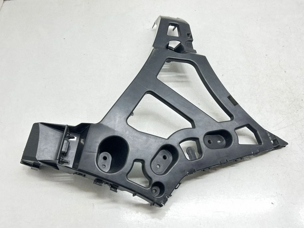 Rear bumper mounting bracket 850420009R