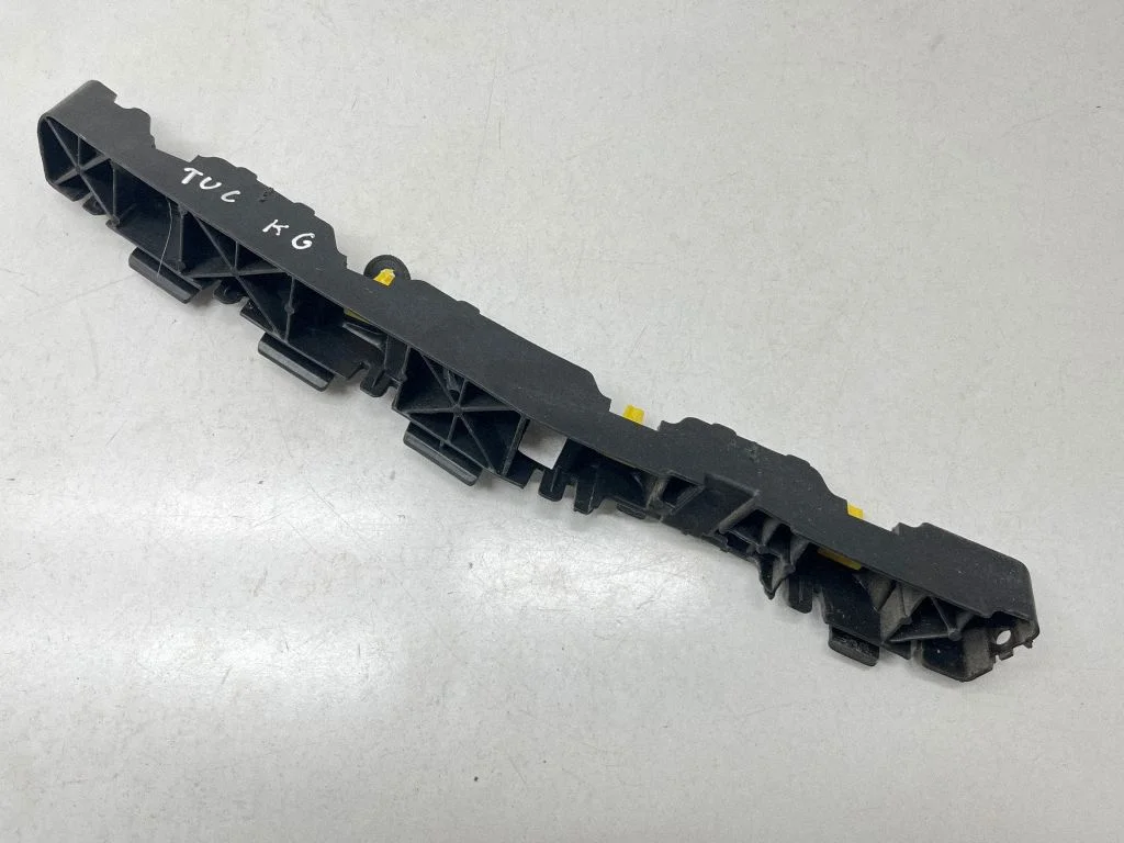 Rear bumper mounting bracket 86615D7000