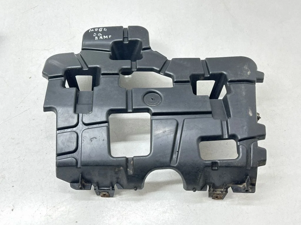 Rear bumper mounting bracket 850426190R