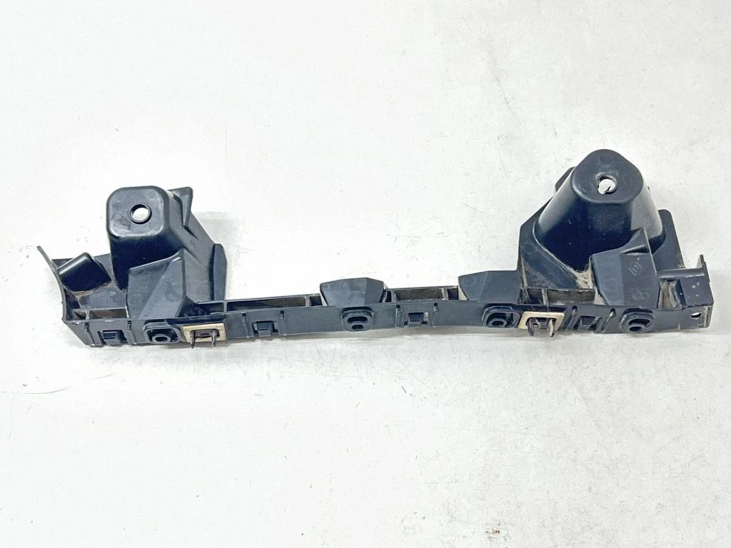 Rear bumper mounting bracket 852244569R