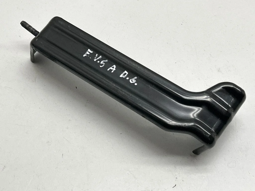 Rear bumper mounting bracket 866W3CV000