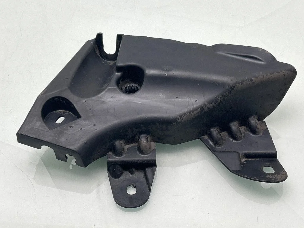 Rear bumper mounting bracket 479182451R