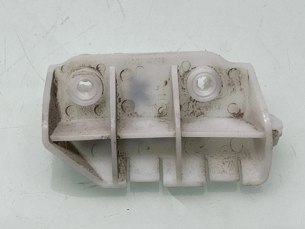 Aizmugurējā bufera turētājs 85226JD01A