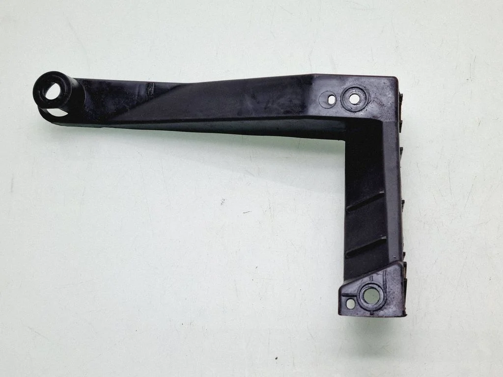 Rear bumper mounting bracket 7L6807861