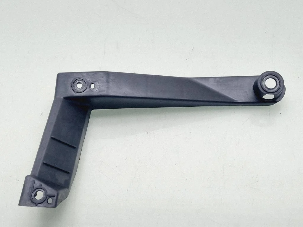 Rear bumper mounting bracket 7L6807862