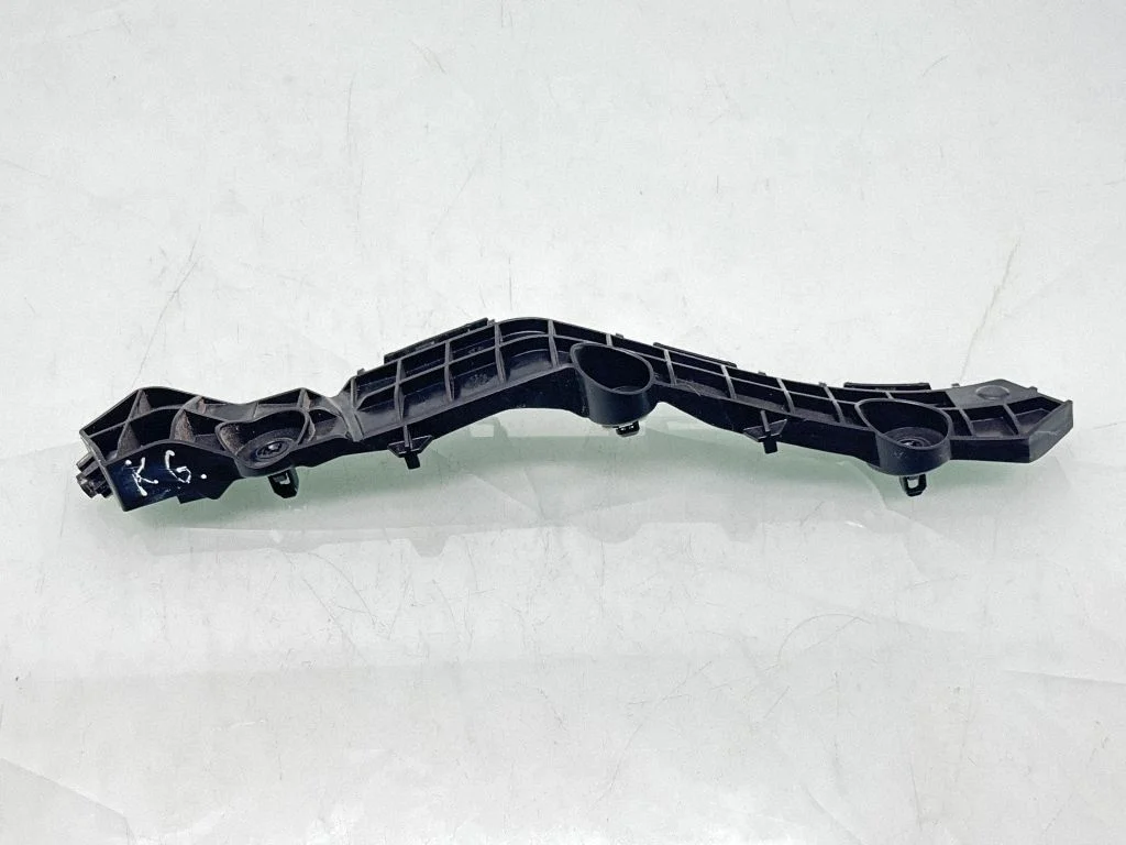 Rear bumper mounting bracket 525760D470