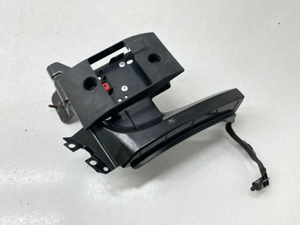Rear bumper mounting bracket EJ3217E800AA