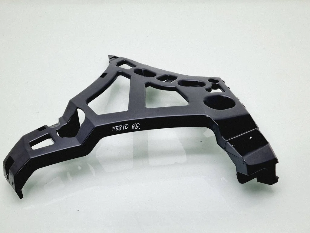 Rear bumper mounting bracket 850420009R