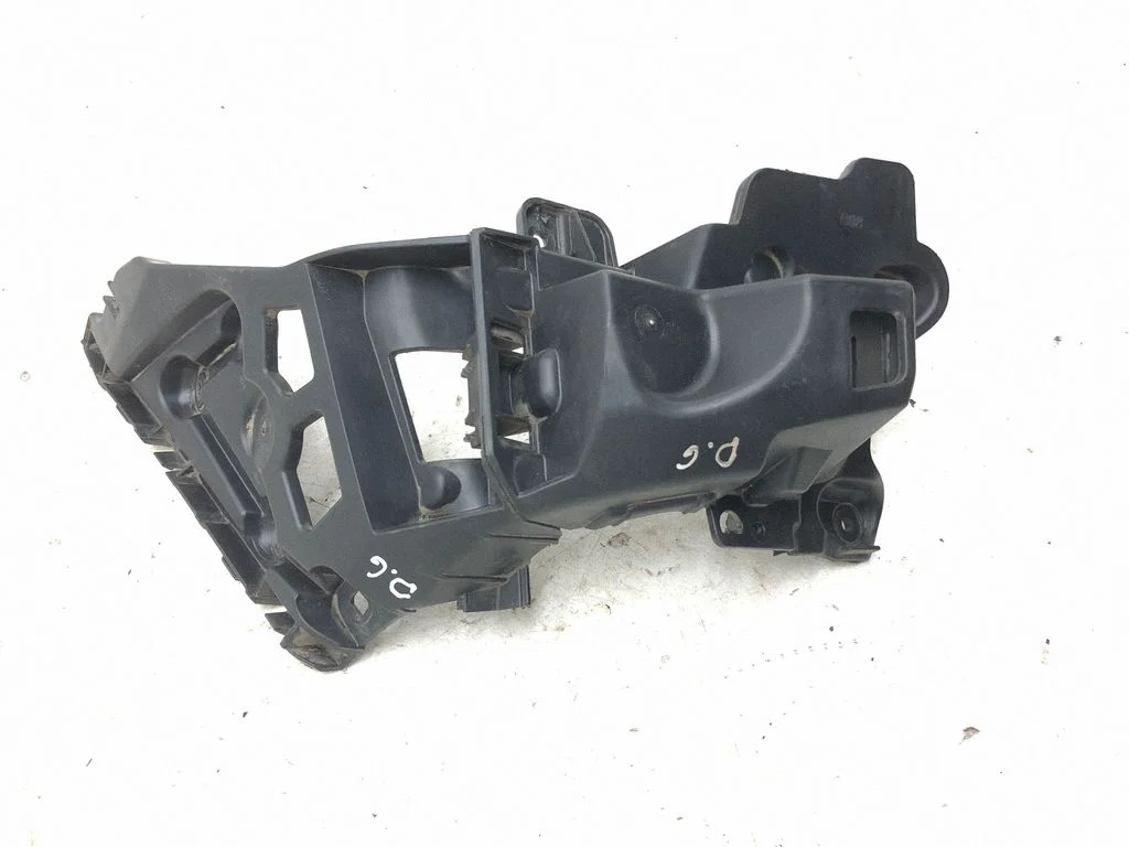 Rear bumper mounting bracket 850446420R