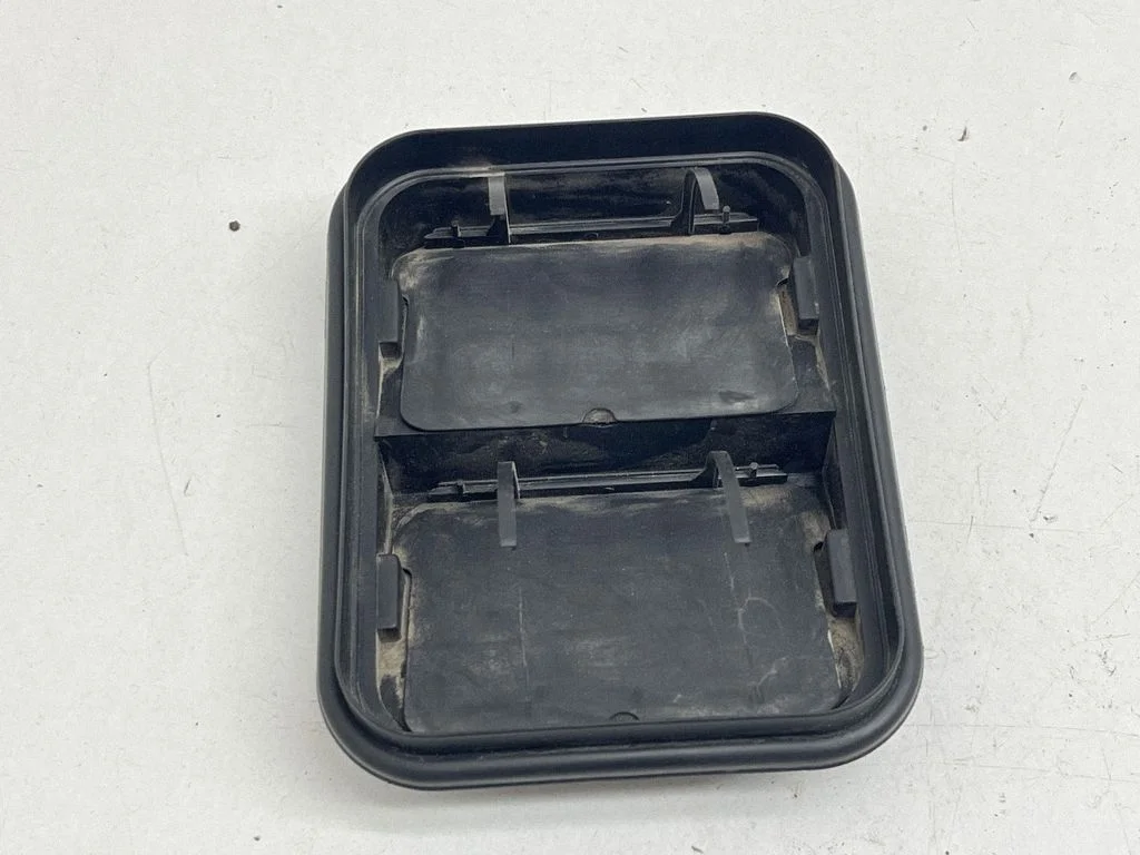 Quarter panel pressure vent 768055HA0A