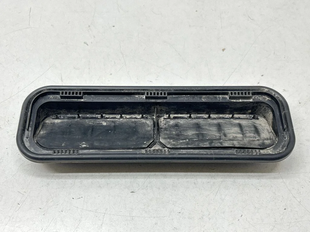 Quarter panel pressure vent 97510D4000