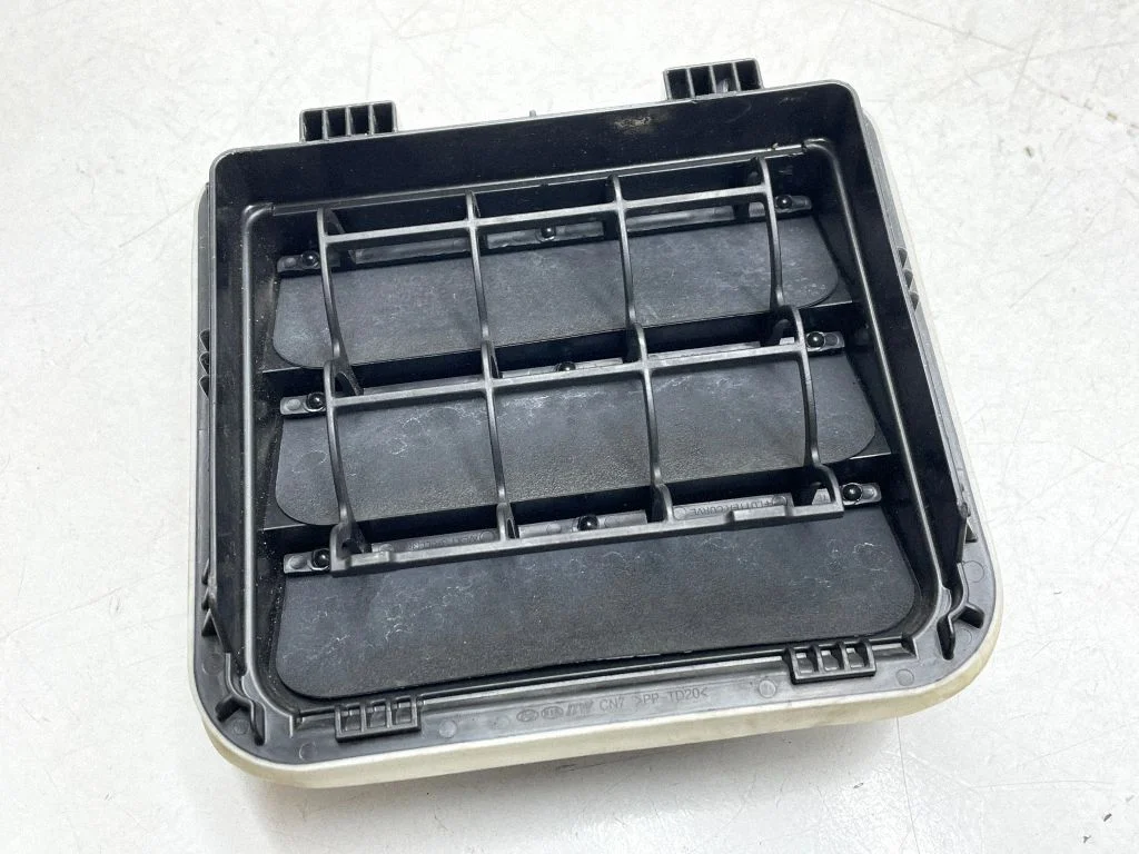 Quarter panel pressure vent 97510AA000