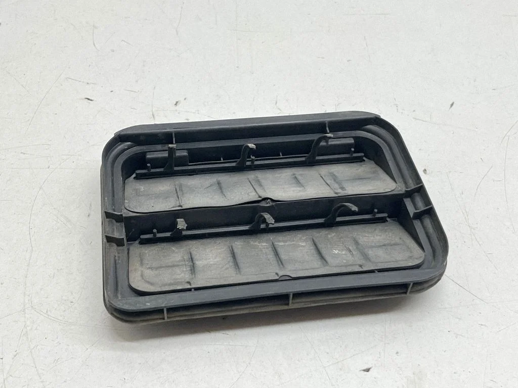 Quarter panel pressure vent 7700838358