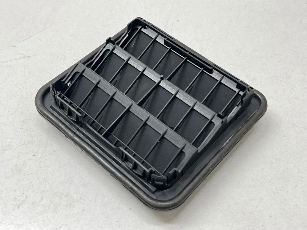 Quarter panel pressure vent 97510D3000
