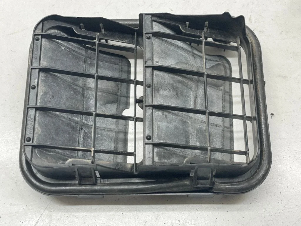 Ventilatsioonirest – vasak