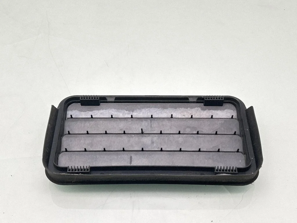 Quarter panel pressure vent 768044JG0D