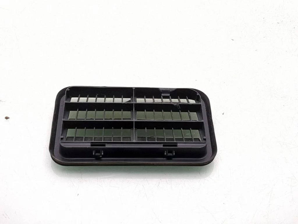 Quarter panel pressure vent Ag13b280b63ac