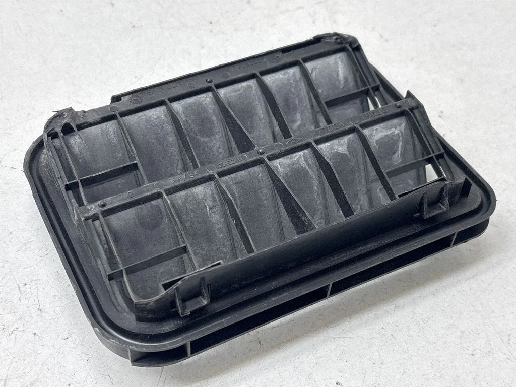 Quarter panel pressure vent 7700838358